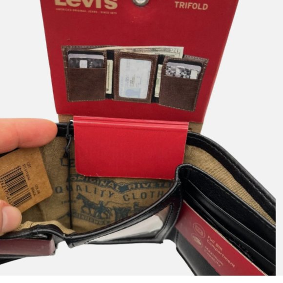 Levi's Men's Trifold Wallet RFID-Blocking Maximum-Capacity Black Gift Boxed - Picture 3 of 10